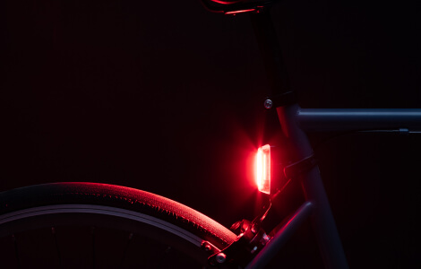 Que no pases desapercibido, conoce las luces para bicicleta que tenemos para ti
